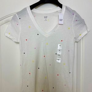 Super Cute Brand New GAP Favorite Tee! ❤️💙🤍